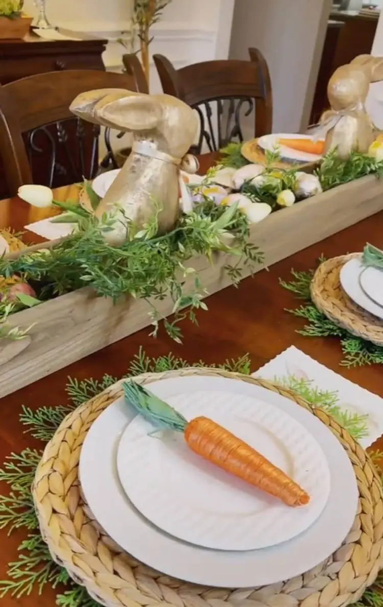 Mesa de Páscoa com coelho e cenoura.