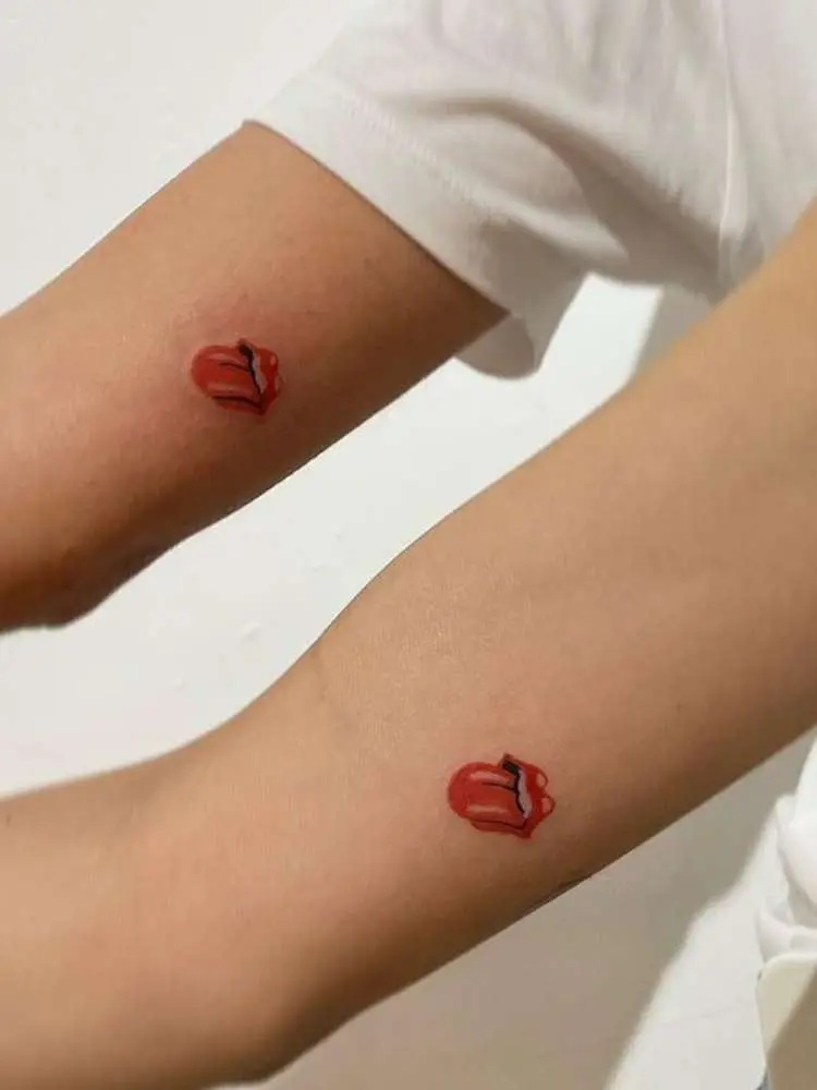 Opção de tatuagem de amigas