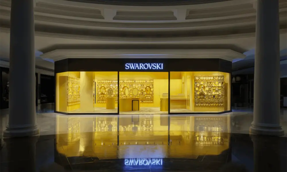A fachada da nova loja da Swarovski "Instant Wonder", vista de frente.