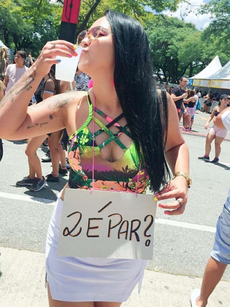 Opção de plaquinhas para look de Carnaval