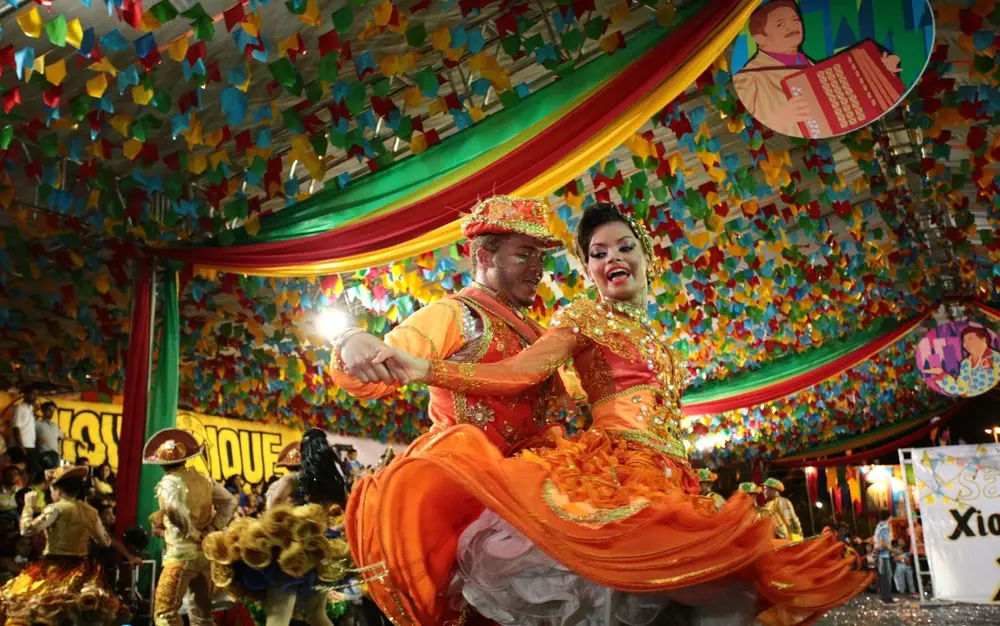 Concurso de quadrilhas Forró & Folia, de 2015. História da Festa Junina.