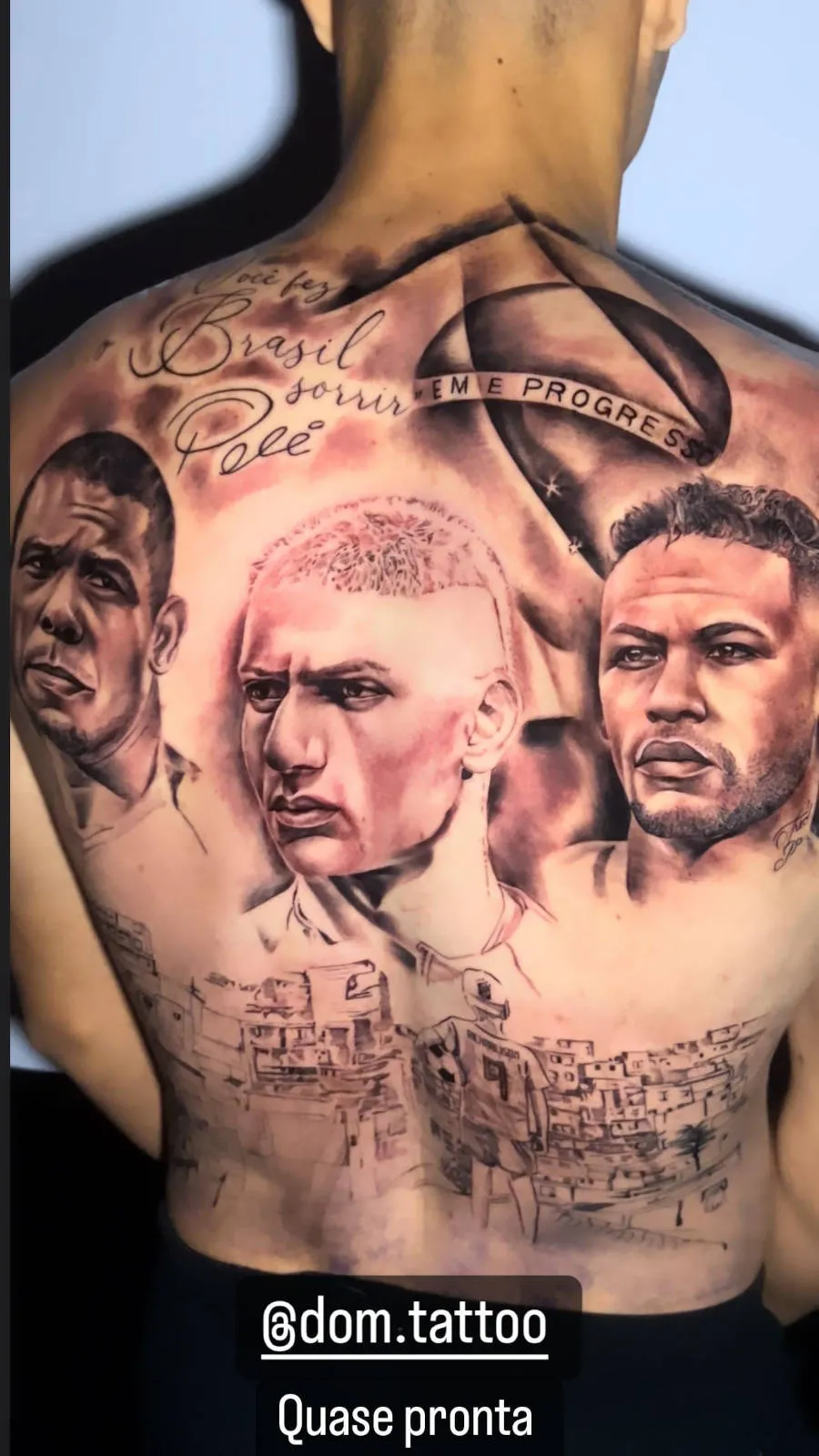 Tatuagem de Richarlison quase pronta.