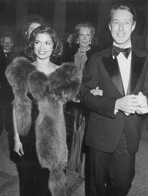 Bianca Jagger e Halston, em 1976. 