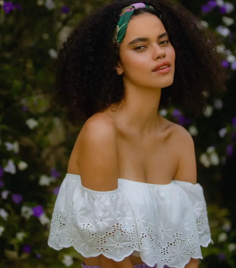 Top ciganinha de laise branco da Renner