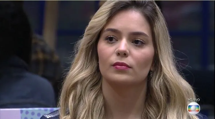 Viih Tube no BBB 21usando roupa prateada