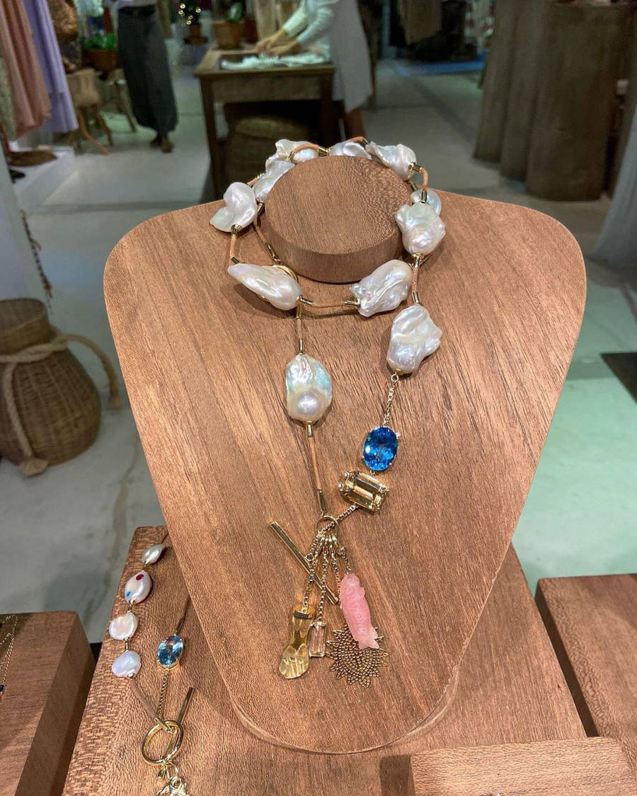 Peça de Kelly Svensson Jewellery em Trancoso.