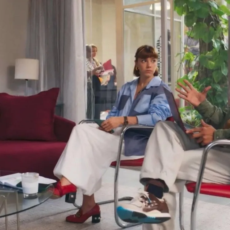 Alice Wegmann usando Camisa Duas Faces da AC GROMANN