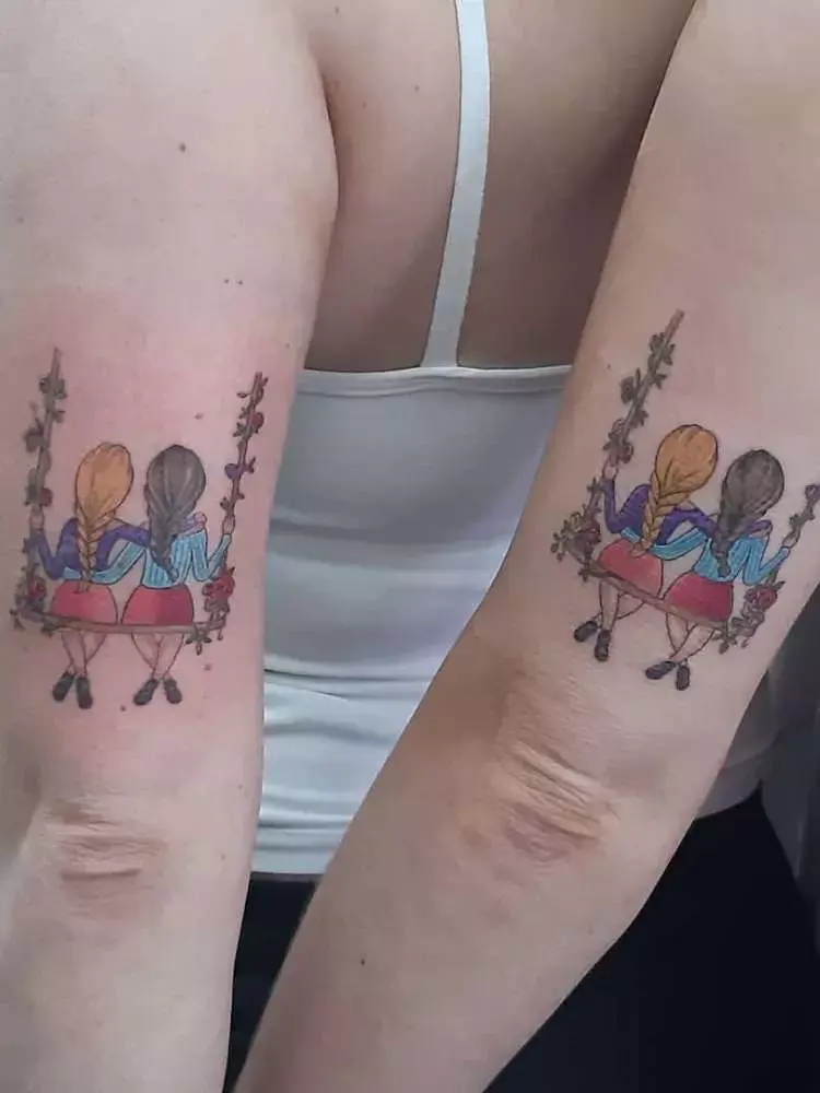 Opção de tatuagem de amigas