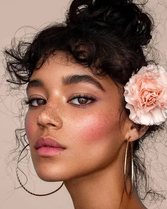 Maquiagem junina: flores são elementos tradicionais nas festas juninas