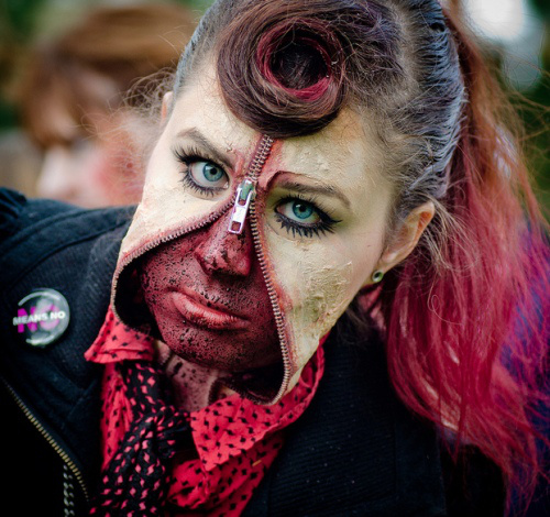 girls-zombie-walk-500-34