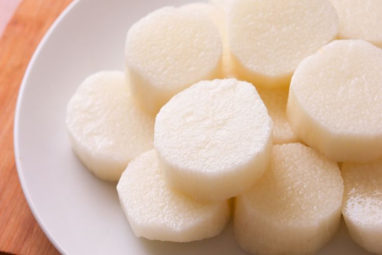 Pedaços de inhame em prato