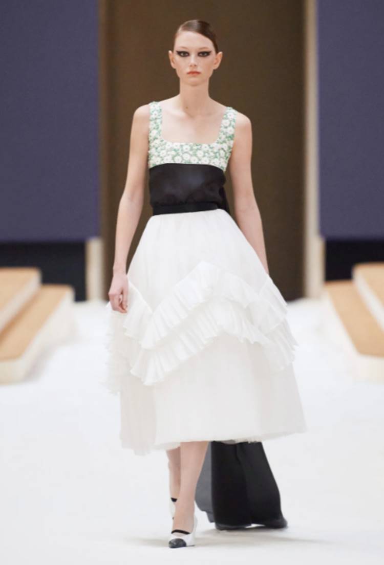 Foto do look 43 do desfile da Chanel.