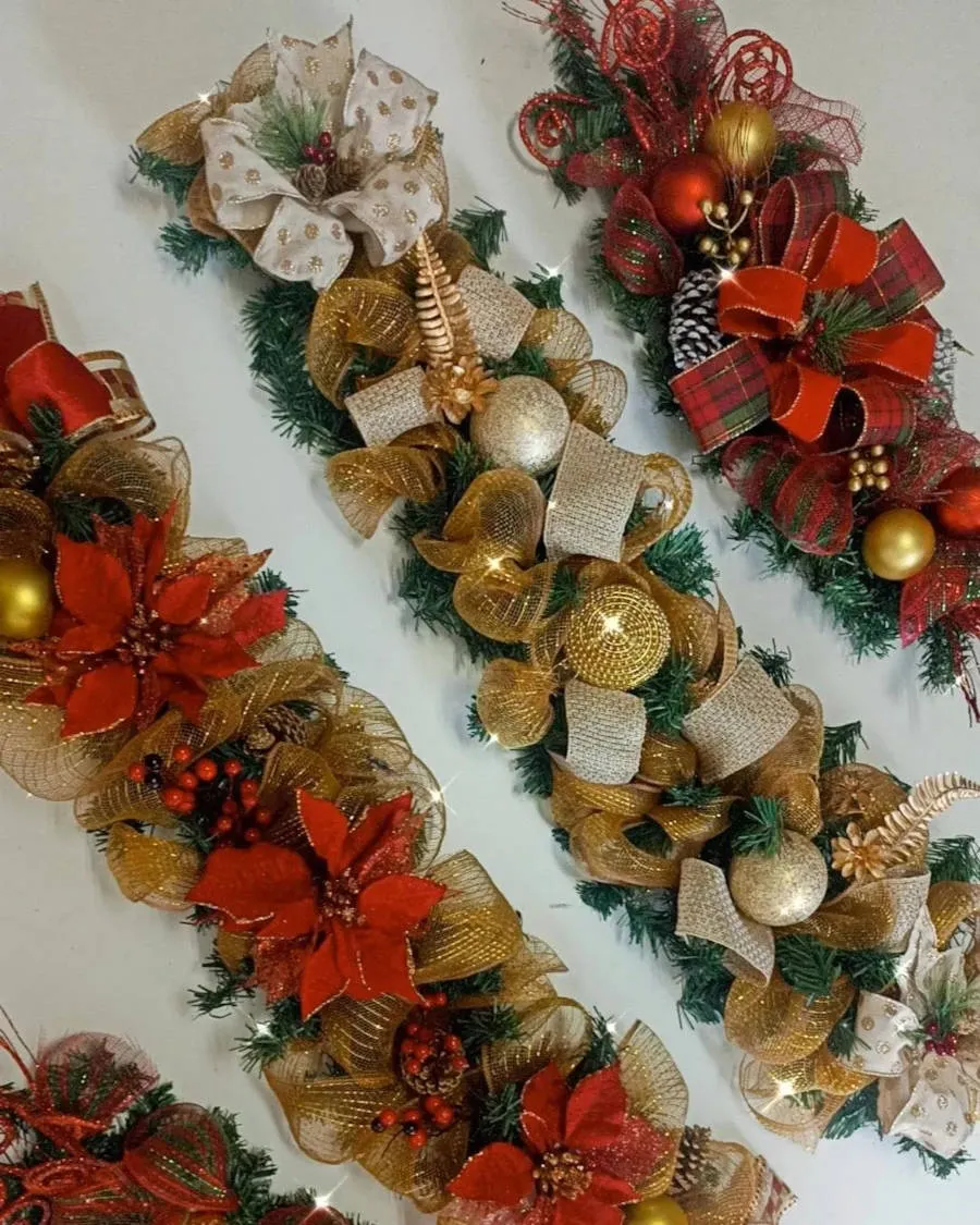 Três tipos de enfeite de Natal para porta.