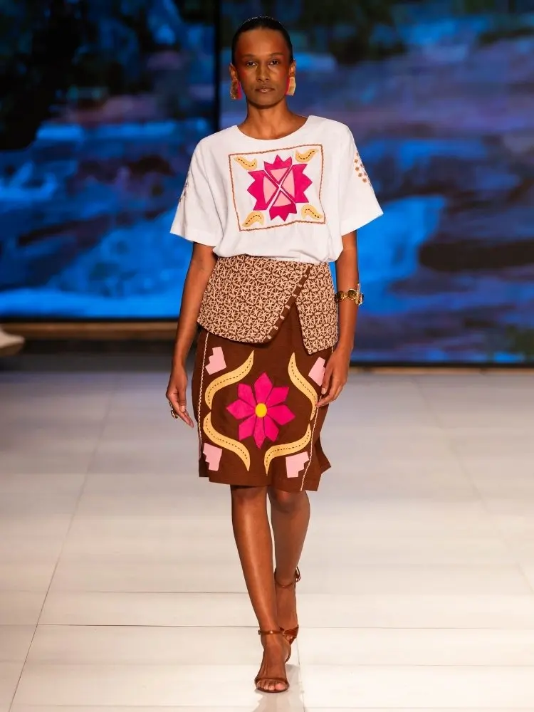 Modelo no desfile de Mãos da Moda, durante o 2º dia do DFB Festival 2026