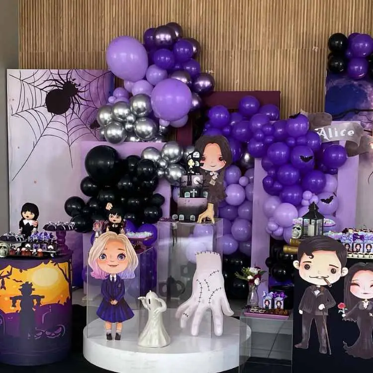 festa de aniversário com o tema Wandinha