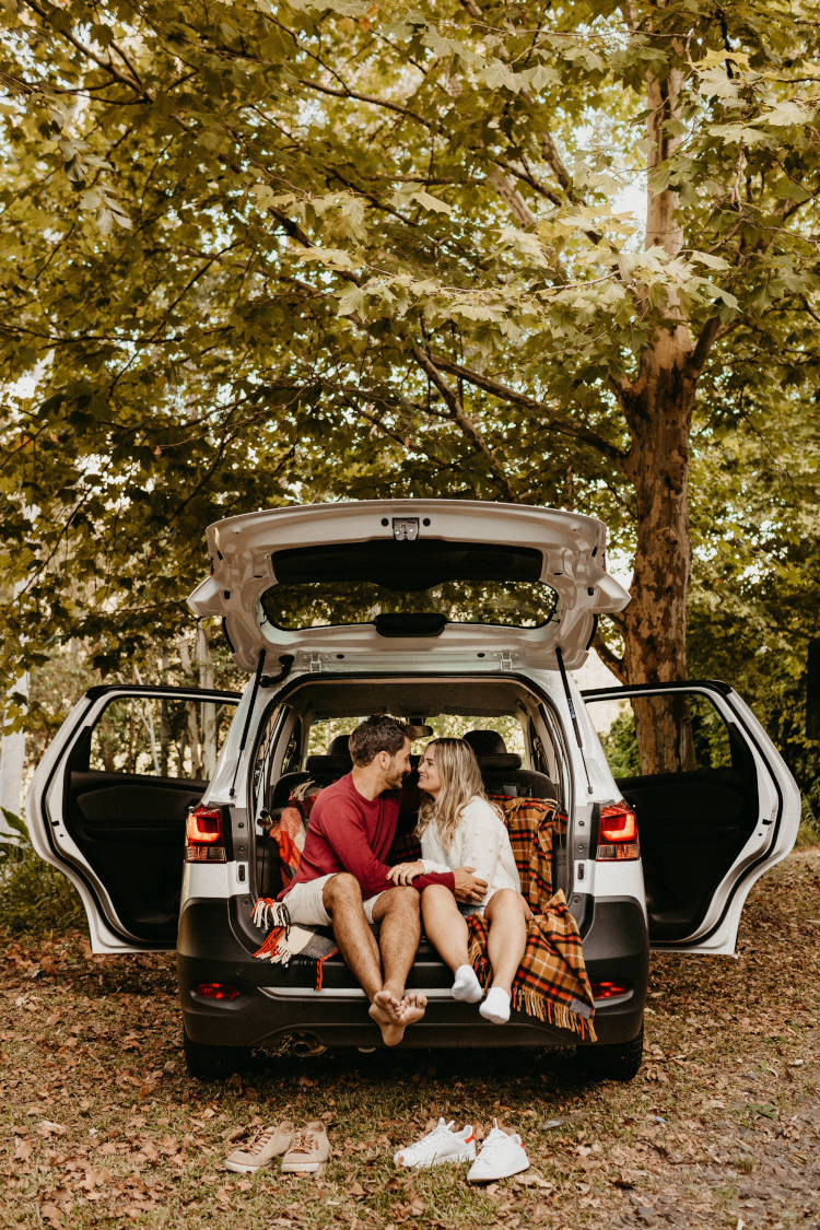 Casal viajando.