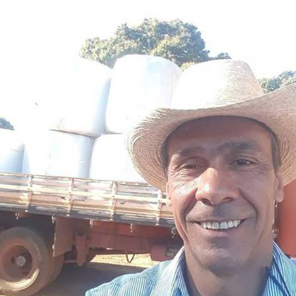 Selfie de Rodrigo Cowboy com caminhão