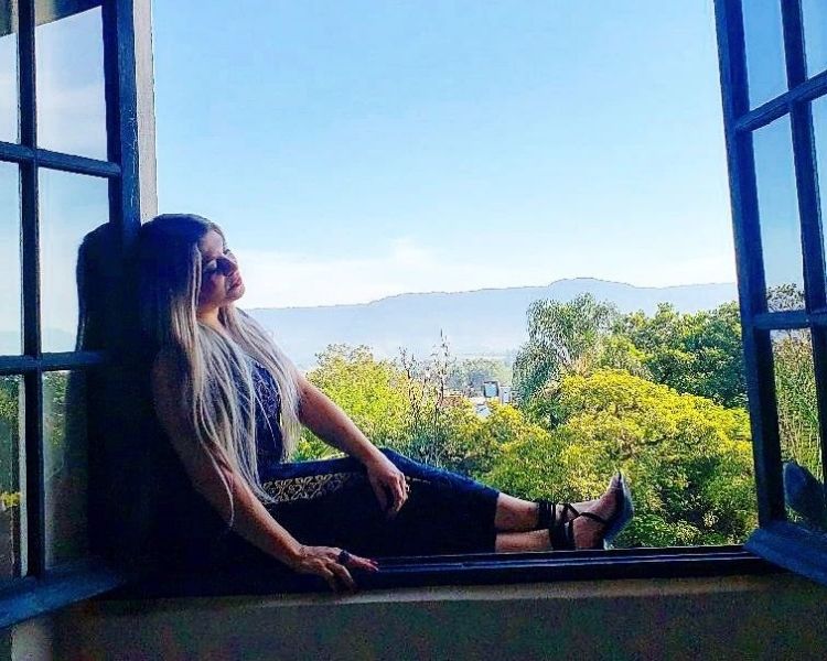 Cantora Adryane Ribeiro do Power Couple Brasil. Foto da cantora.
