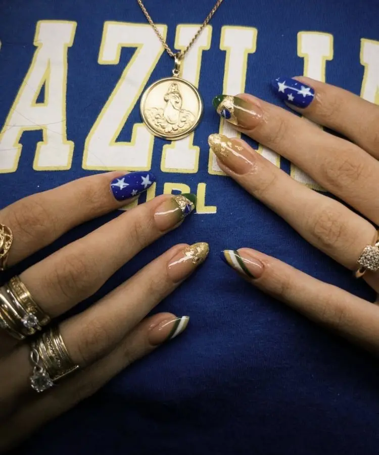 Unha decorada do Brasil para a Copa do Mundo: mismatched nails