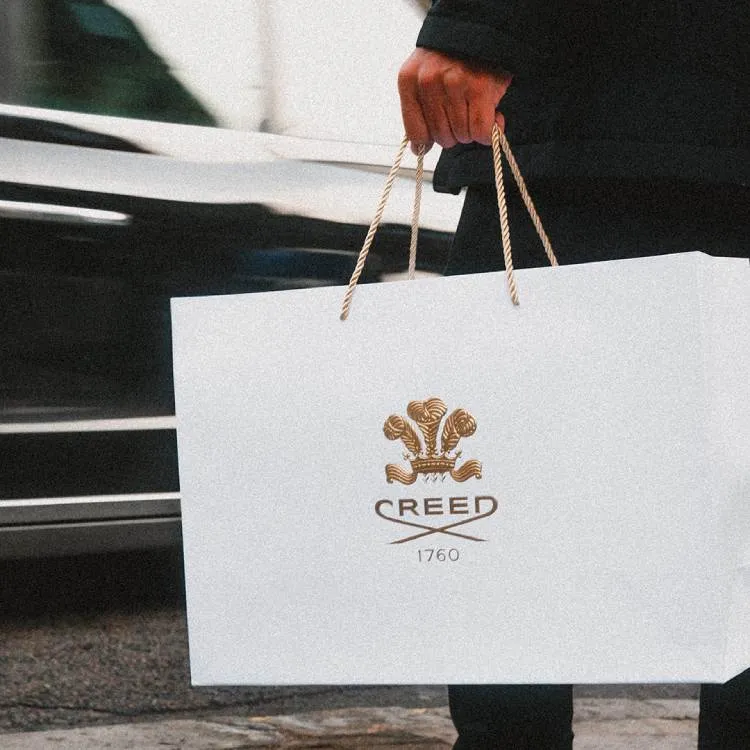sacola branca da marca creed