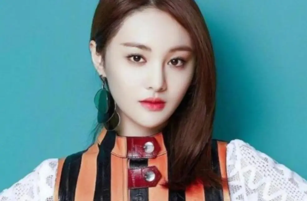 atriz chinesa Zheng Shuang