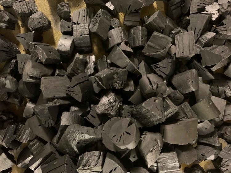 pedaços de carvão pedaços de carvão