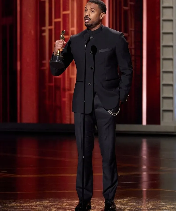 Michael B. Jordan usando um dos melhores looks do Oscar 2026