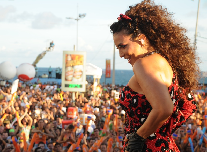 Carnaval   Especial com looks, modelos de abadás, penteados e maquiagem 