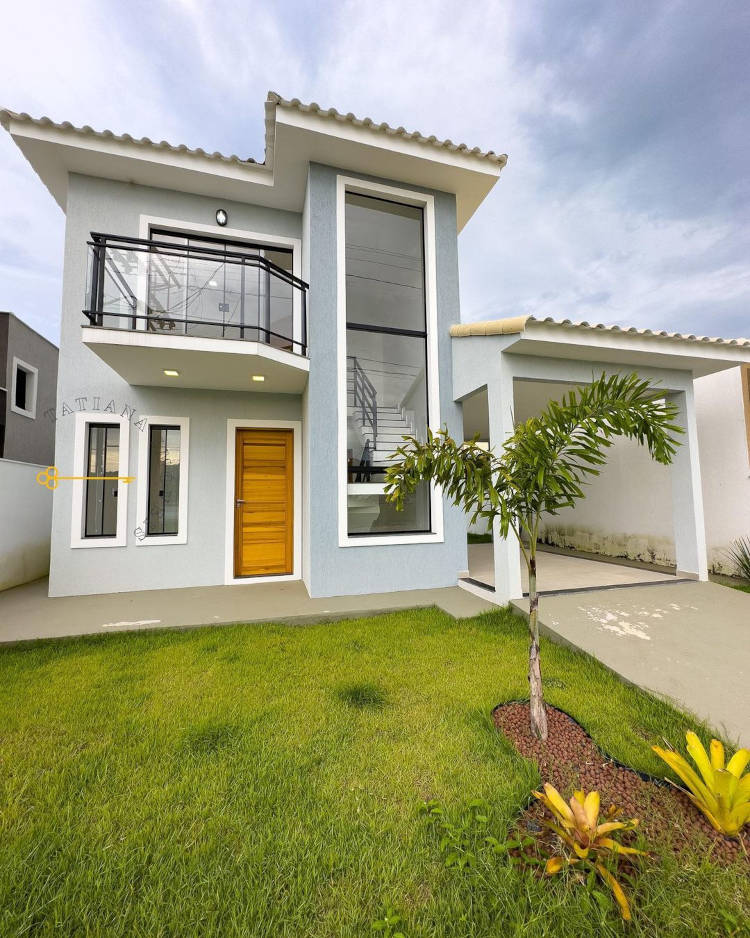 Fachada simples e moderna de casa média.
