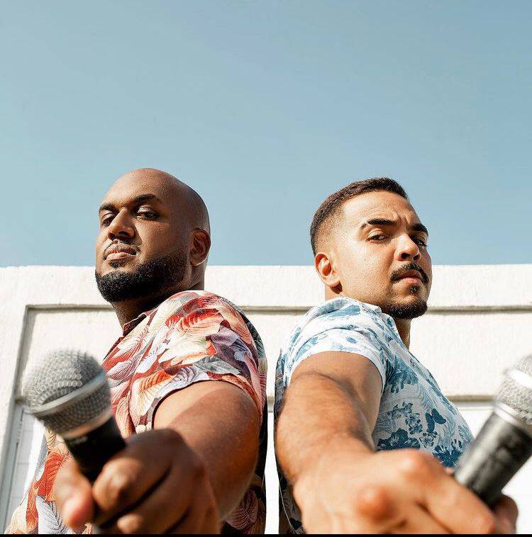 Dupla DueLibras. Foto da dupla.