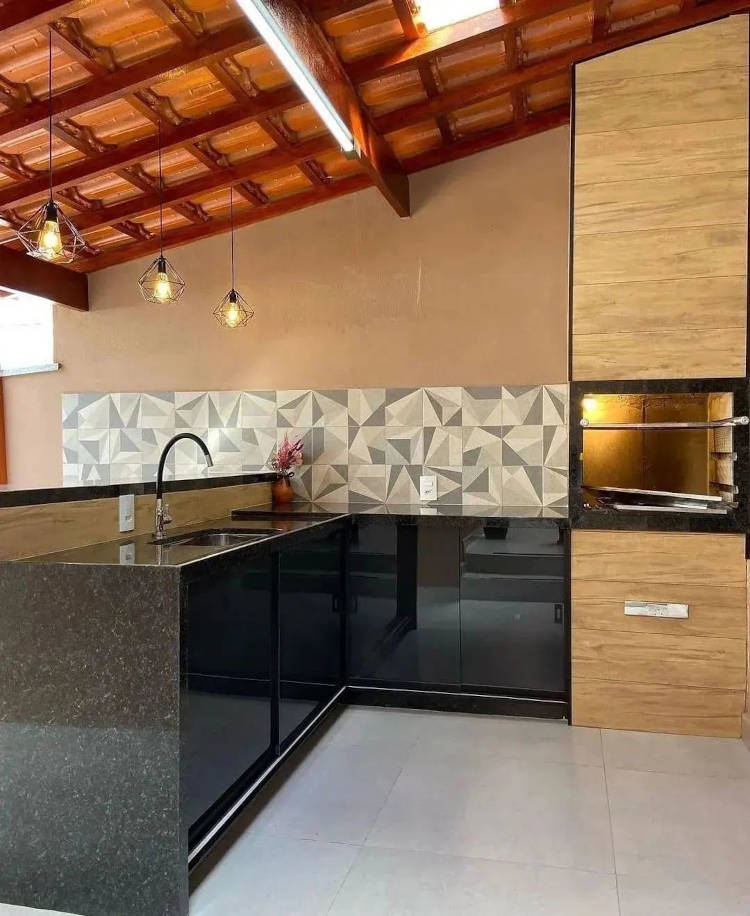 Área de churrasco com porcelanato.