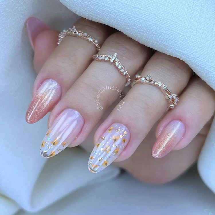 Unhas em gel com glitter e decoração de flores amarelas (formato: amendoada tamanho: extra-grande)