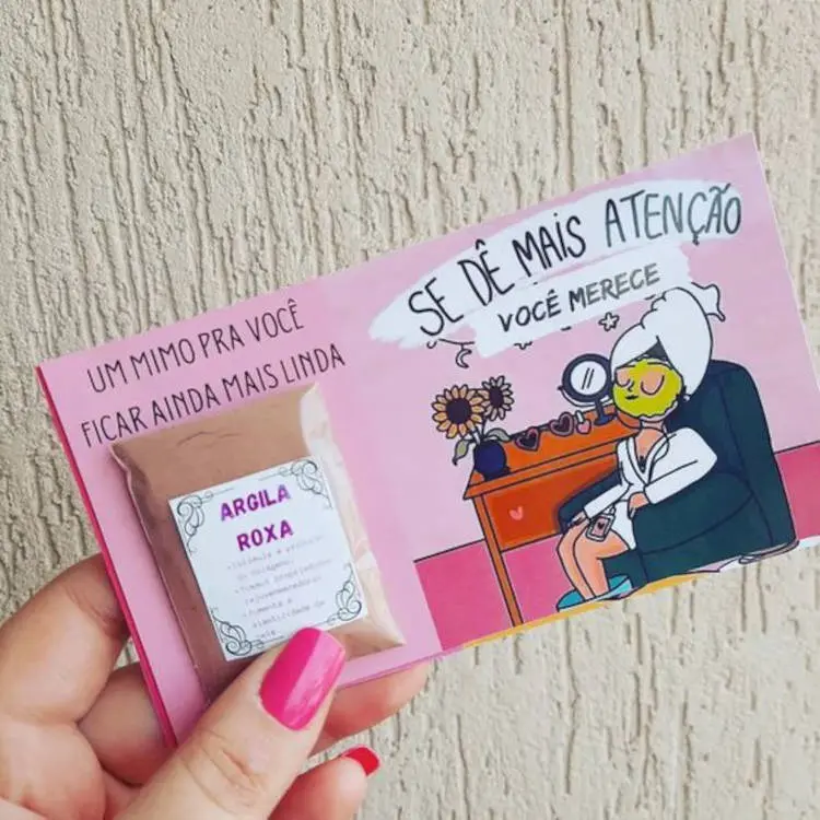 Lembrancinha para o Dia da Mulher com argila.