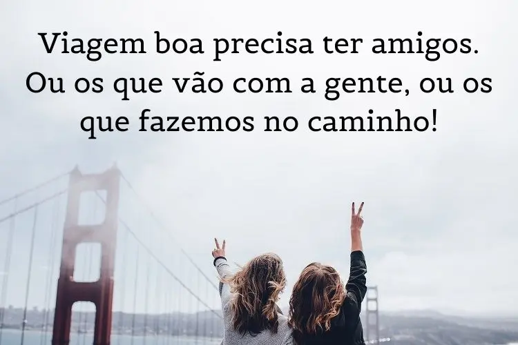 foto de duas amigas de costas e mensagem sobre viajar com amigos