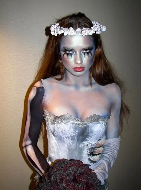 Foto com inspiração de make para o Halloween. 