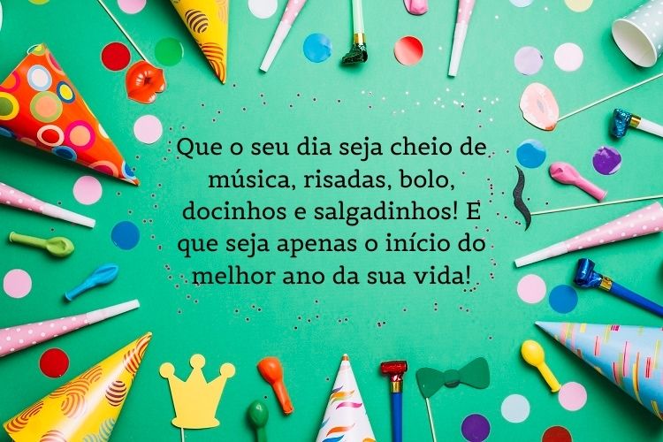 Fundo verde com chapéu de festa e confetes, além de frases "Que o seu dia seja cheio de música, risadas, bolo, docinhos e salgadinhos! E que seja apenas o início do melhor ano da sua vida!"