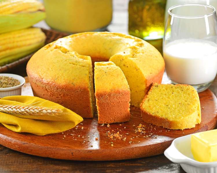Bolo de fubá com erva-doce cortado - doces de festa junina