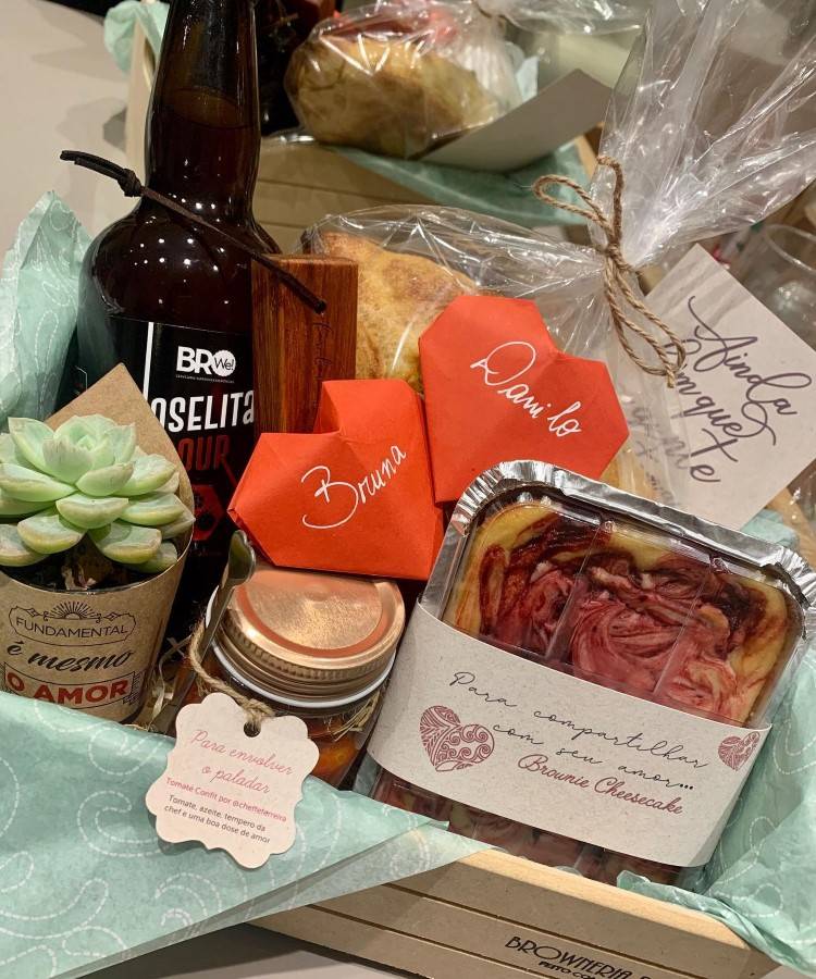 Presente gourmet para namorado: cerveja artesanal, geleias, pães