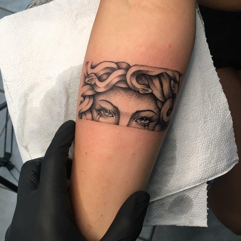 tattoo de medusa geométrica