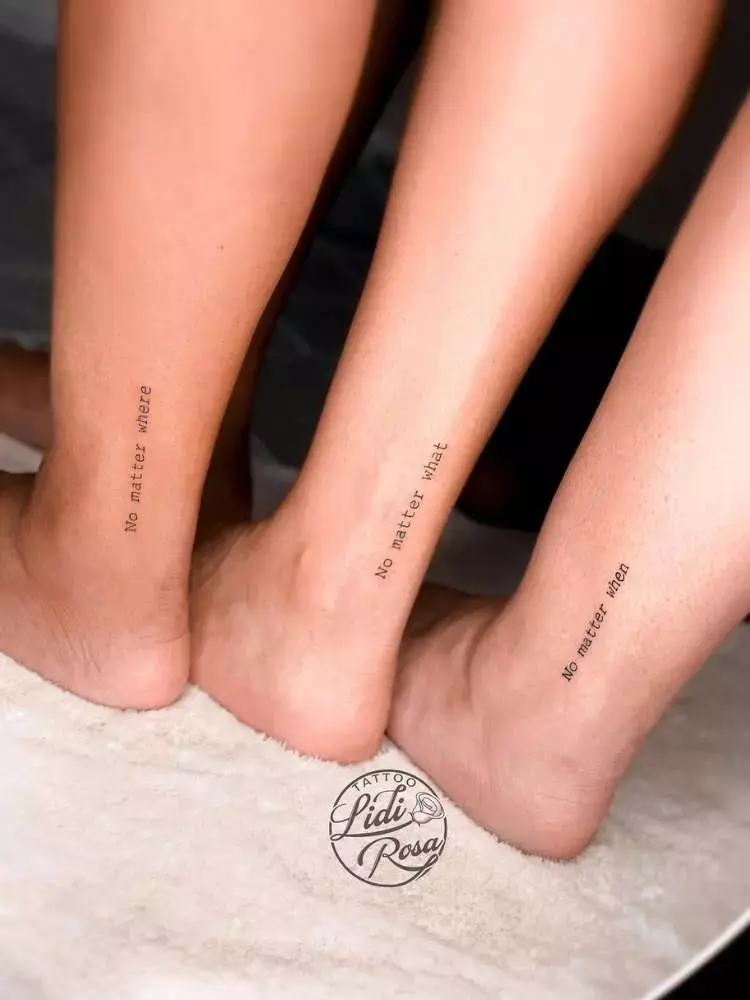 Opção de tatuagem de amigas