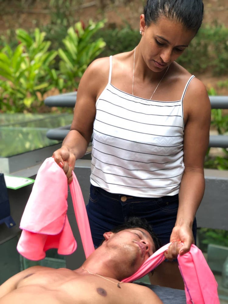 Flávia Assis Massoterapeuta