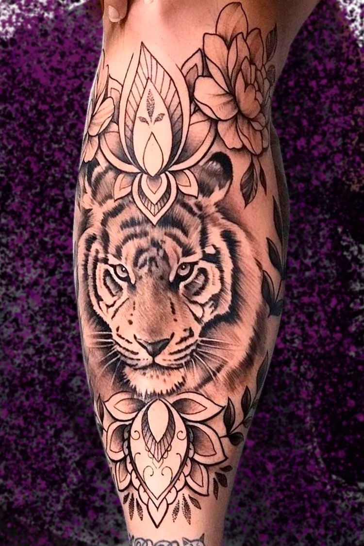 Tatuagem de tigre na perna com mandala e ramos