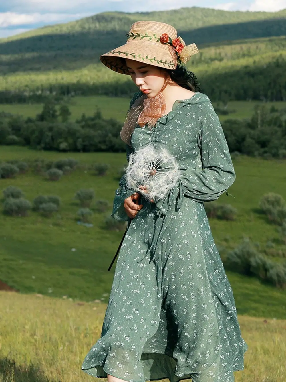 Vestido e chapéu floral