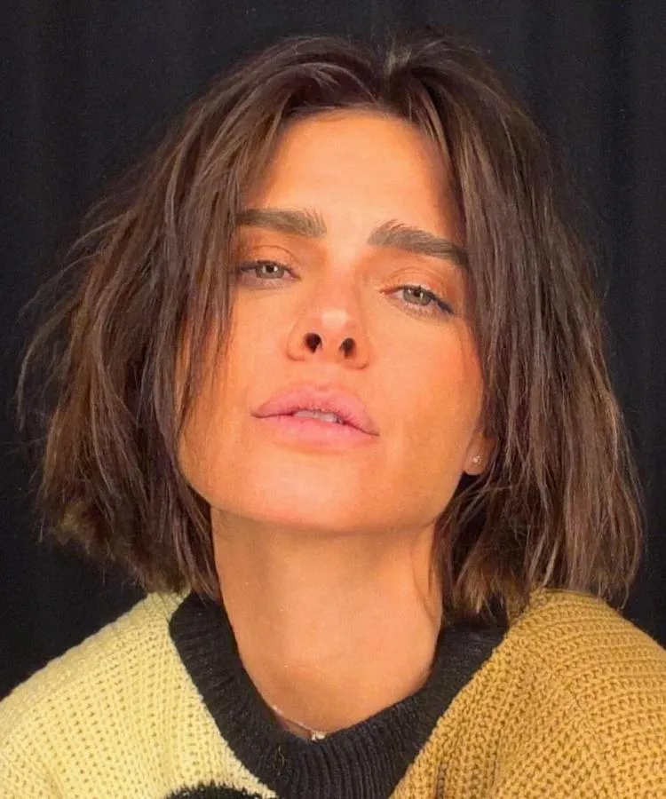 Corte chanel desfiado de Carolina Dieckmann