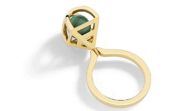 Anel de ouro, com pedra verde