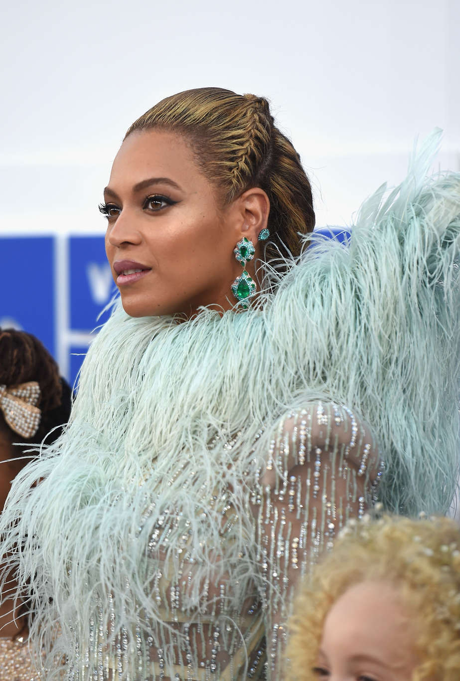 Beyoncé - A cantora usou brincos que custam mais de 12.5 milhões de dólares, de Lorraine Schwartz