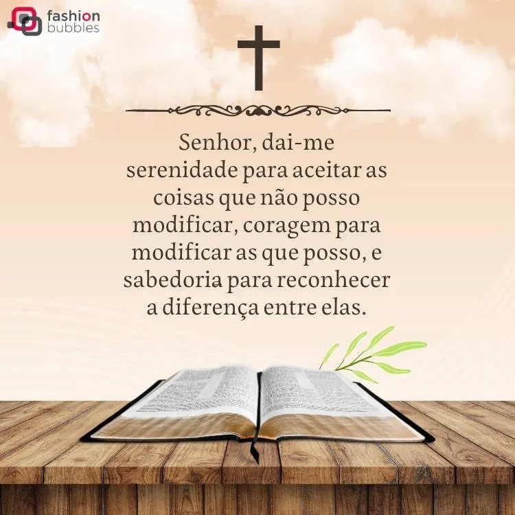 Desenho de uma bíblia em uma mesa de madeira. O fundo da imagem é rosa claro com nuvens. Acima do desenho, há a frase "Senhor, dai-me serenidade para aceitar as coisas que não posso modificar, coragem para modificar as que posso, e sabedoria para reconhecer a diferença entre elas".