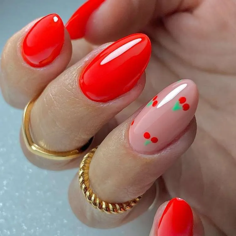 Unhas vermelhas decoradas, filha única nude com cerejas