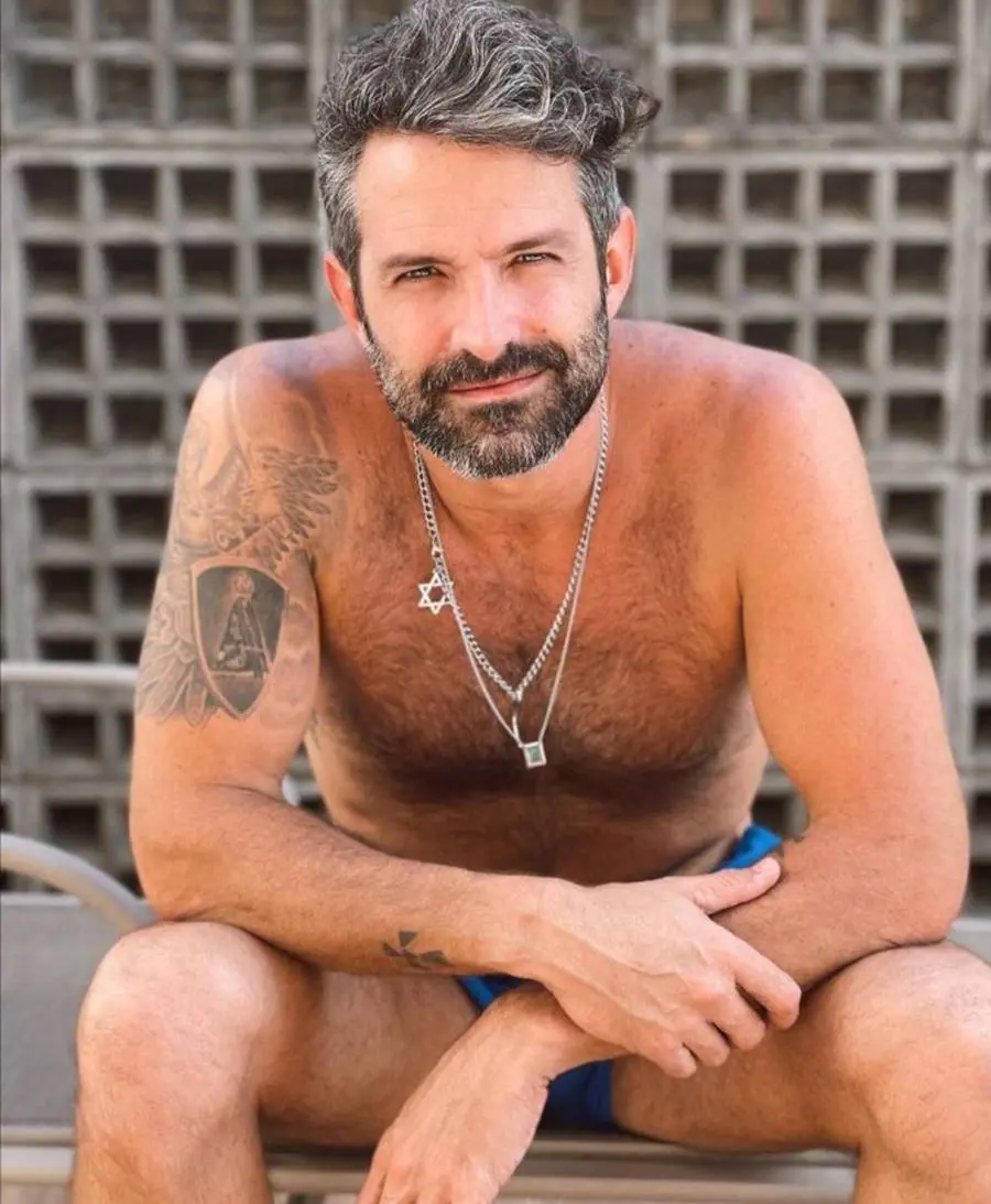 Foto de Iran Malfitano e sua tatuagem de Nossa Senhora Aparecida