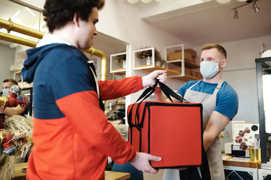 Imagem de negócios lucrativos para investir em 2021 - Delivery de comida.